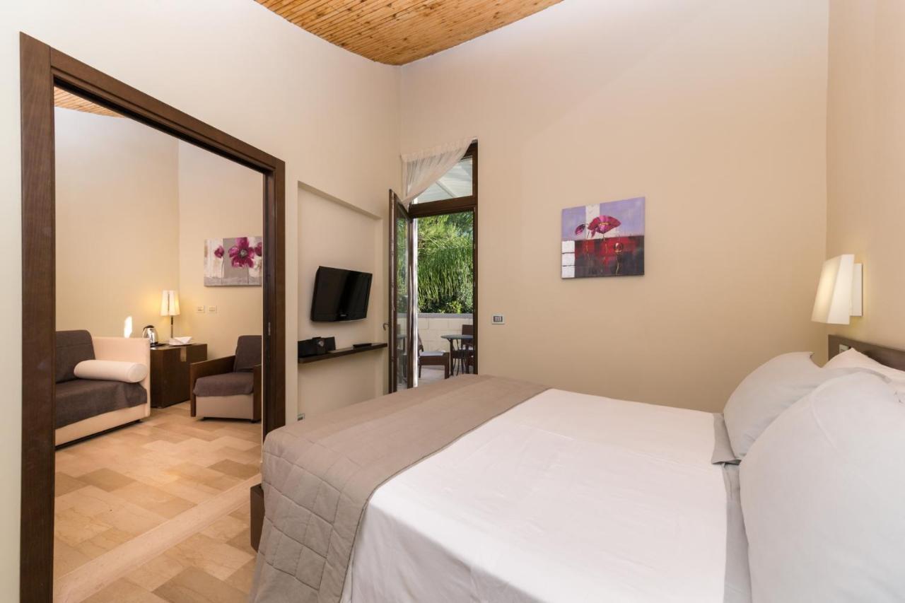 Valtur Baia Del Gusmay Beach Resort Peschici Room photo