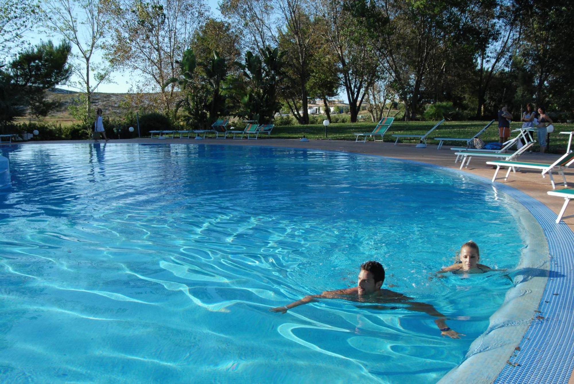 Valtur Baia Del Gusmay Beach Resort Peschici Exterior photo